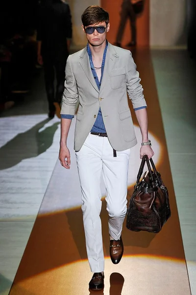 Look 8